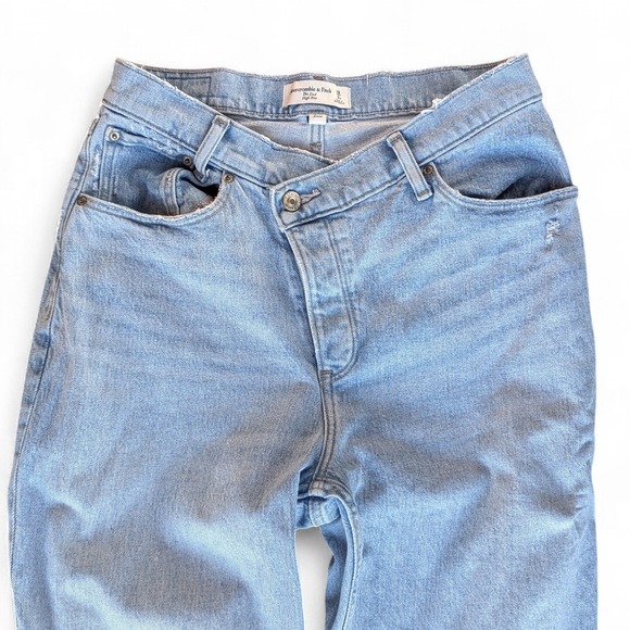 Abercrombie Curve Love Asymmetrical Waist Dad Jeans Light Wash 6 Short - Picture 9 of 14